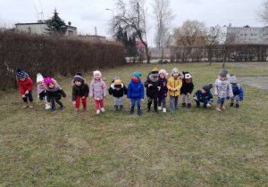 Dzieci na starcie do wiosennego biegu.